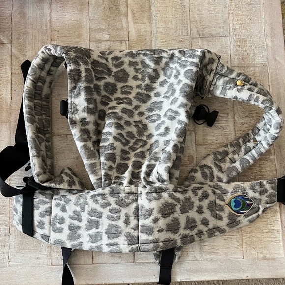 Artipoppe Accessories Artipoppe Baby Carrier In Leopard Poshmark